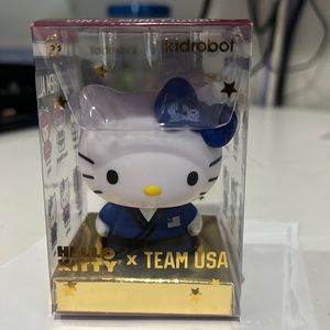 Hello Kitty Vinyl Mini Figure